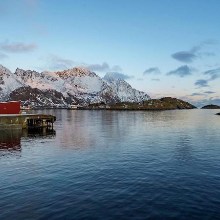 Rorbuleilighet I Idylliske Henningsvaer Luaran gambar