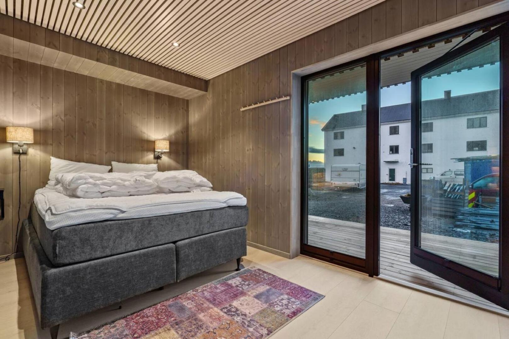Rorbuleilighet I Idylliske Henningsvaer Luaran gambar