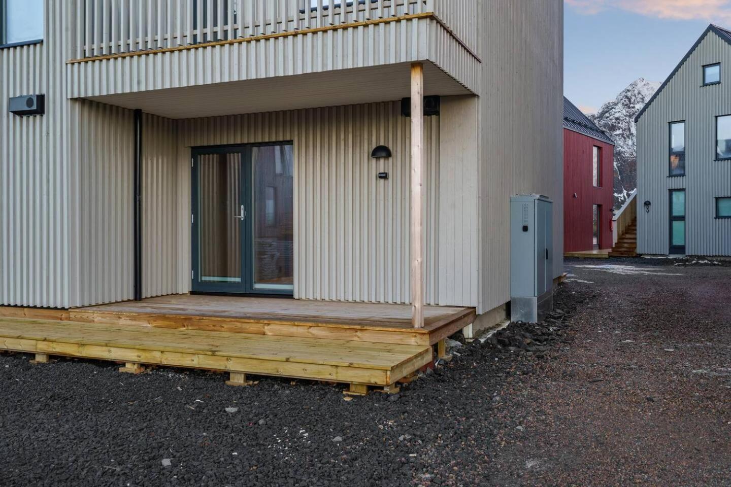 Rorbuleilighet I Idylliske Henningsvaer Luaran gambar